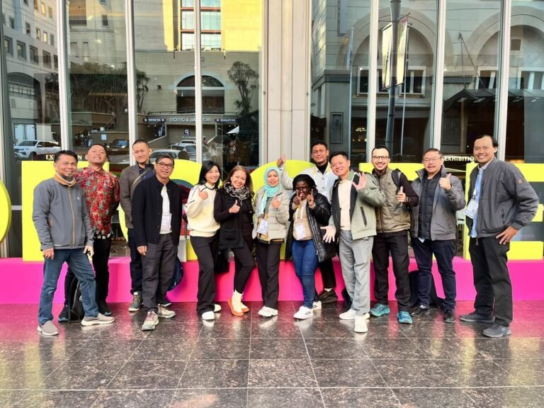 Group photo of the Indonesian exhibitors in Sandton, Johannesburg, during Decorex Johannesburg 2026