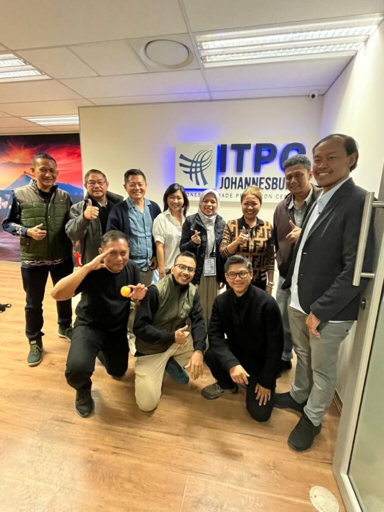 Indonesian exhibitors with the ITPC Johannesburg logo at the ITPC office